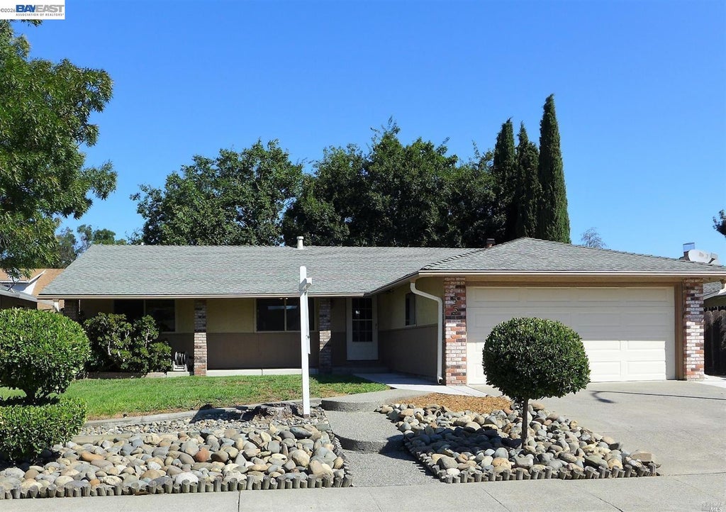 Photo of 225 Riverdale Ave, Vacaville, CA 95687 (MLS # 41145713)