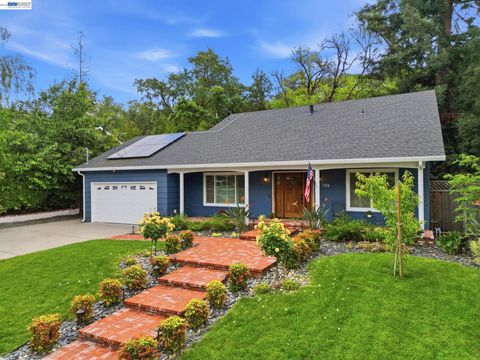Photo of 186 Belgian Drive, Danville, CA 94526 (MLS # 41132732)