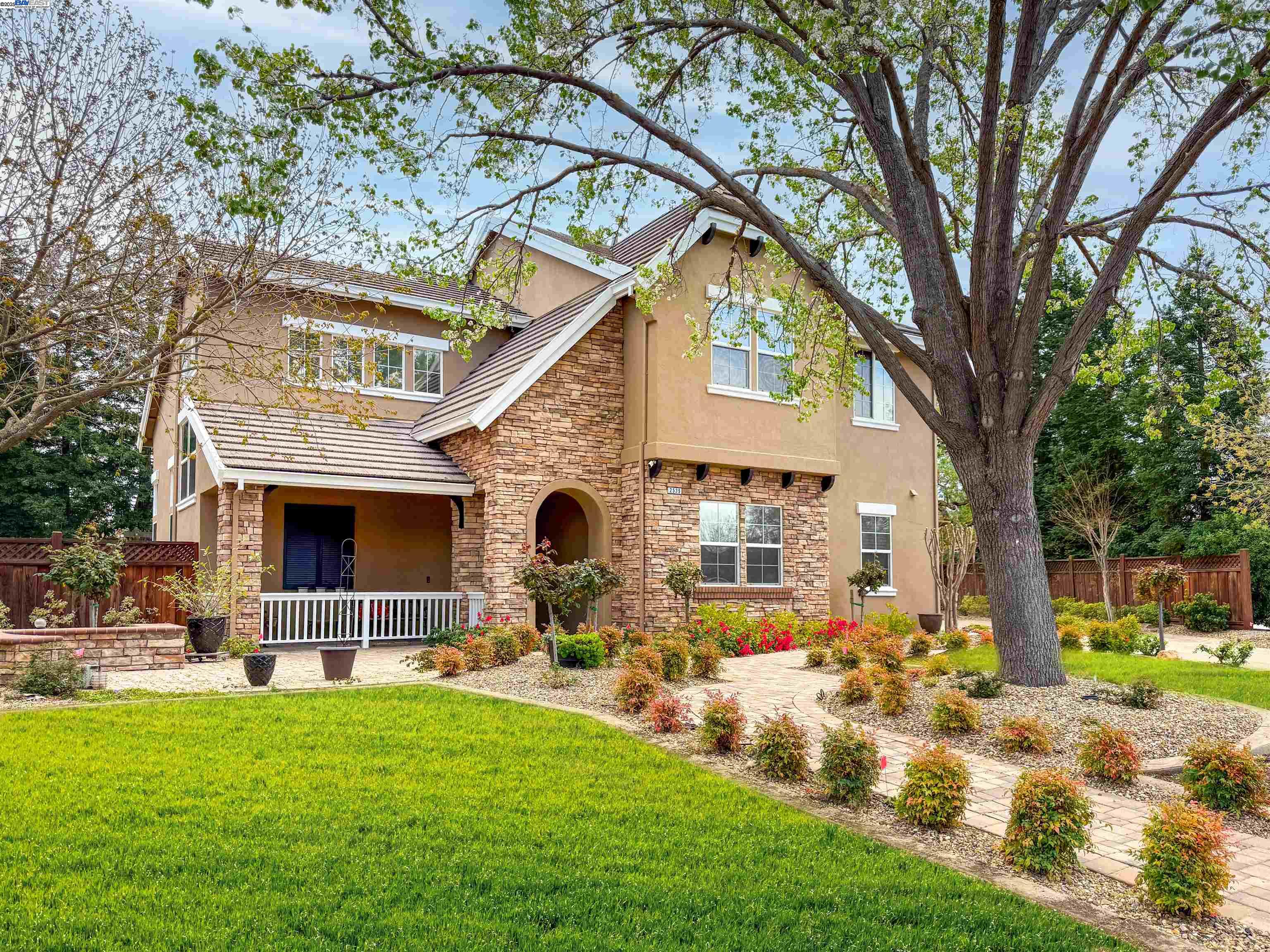 2539 Lakeside Cir