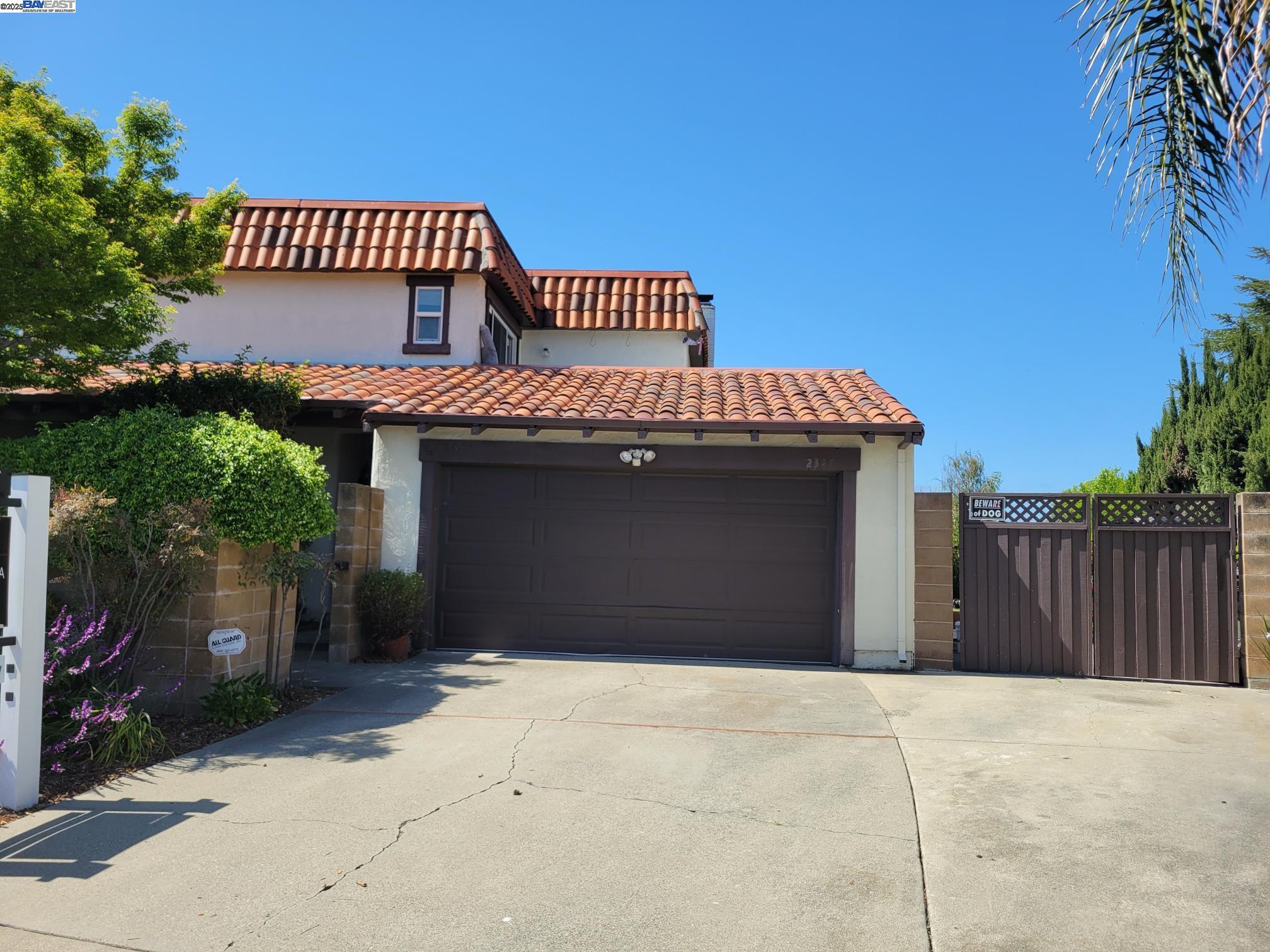 2387 Gomes Rd