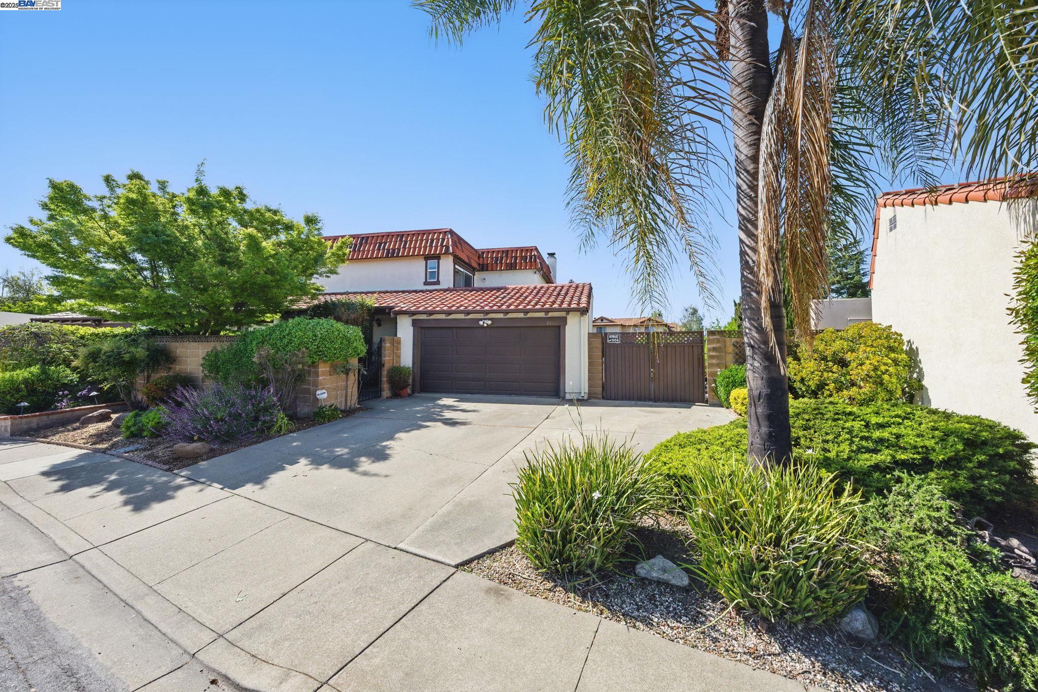 2387 Gomes Rd
