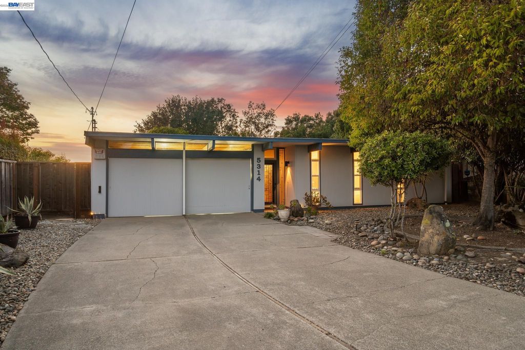 Photo of 5314 Crown Ct, Castro Valley, CA 94552 (MLS # 41135508)