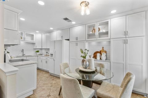 Photo of 215 Mavis Dr, Pleasanton, CA 94566 (MLS # 41115063)