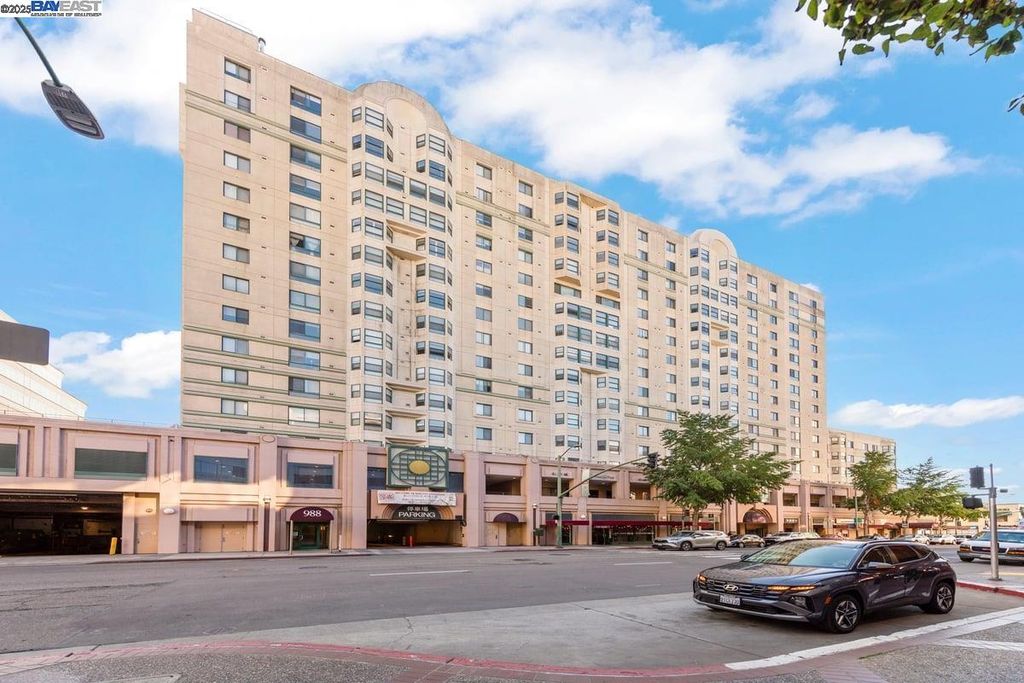 Photo of 988 Franklin St #523, Oakland, CA 94607 (MLS # 41116365)