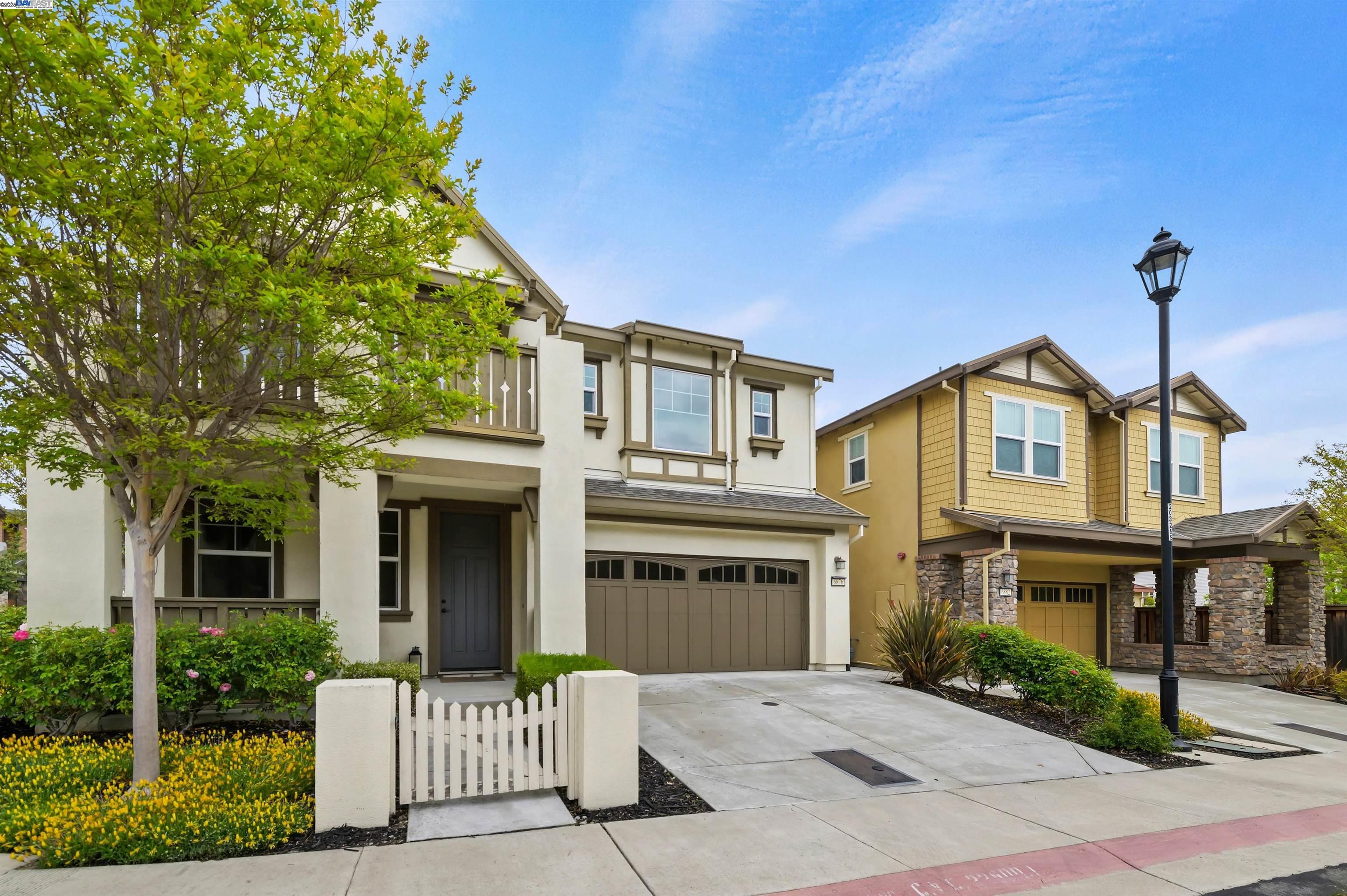 6876 Alamilla Dr