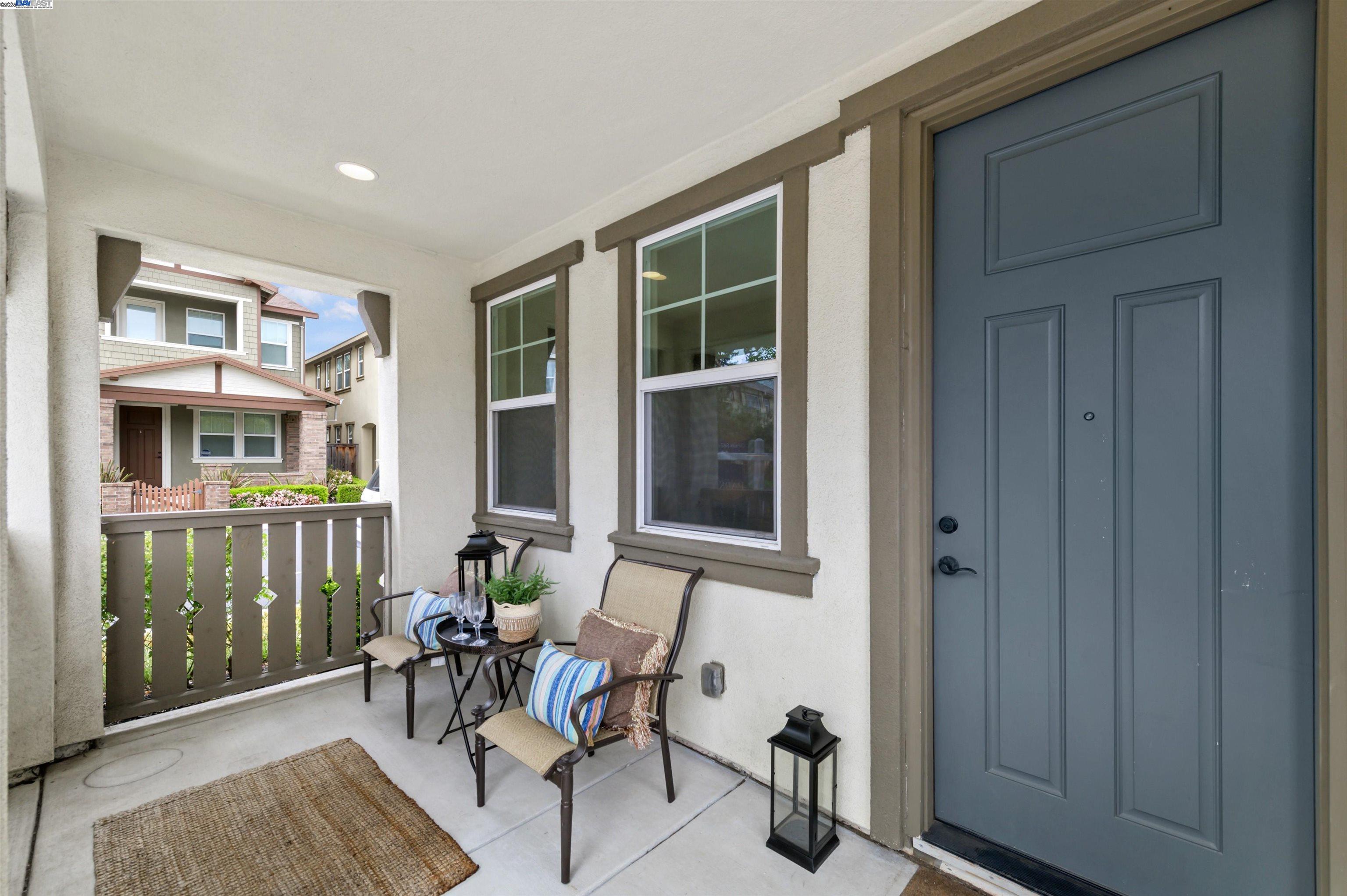 6876 Alamilla Dr