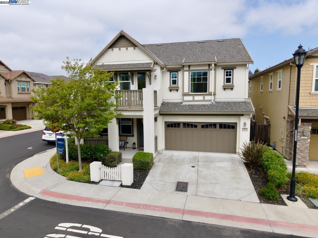 6876 Alamilla Dr