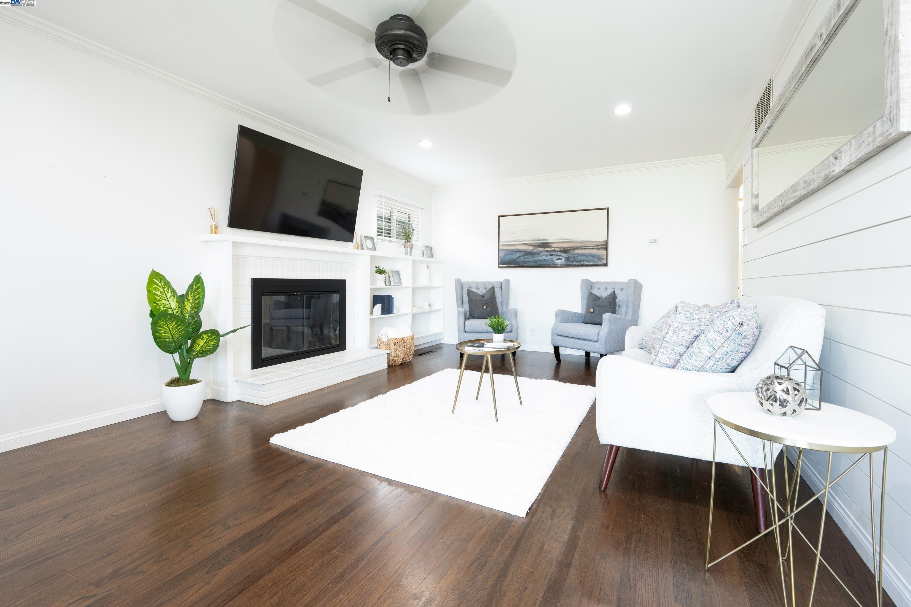 1338 Thais Ln
