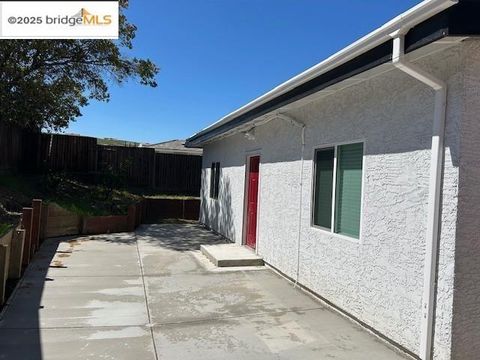 Photo of 133 Greenmeadow Cir #a, Pittsburg, CA 94565 (MLS # 41119535)