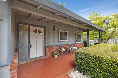 24037 Wilcox Ln Hayward CA 94541