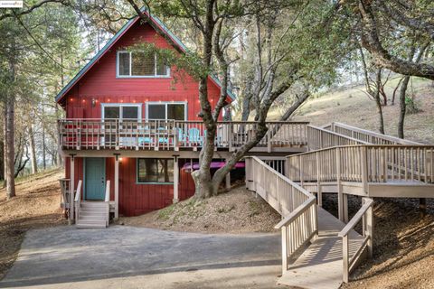 Photo of 19935 Pleasantview Dr, Groveland, CA 95321 (MLS # 41119158)