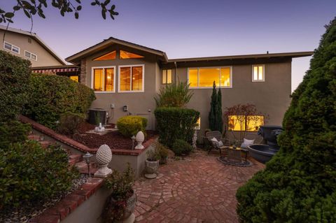 A home in San Carlos