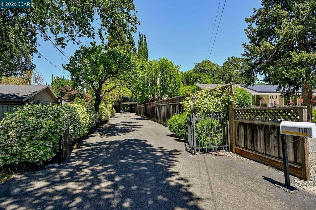 Photo of 110 Rose Street, Walnut Creek, CA 94595 (MLS # 41135593)