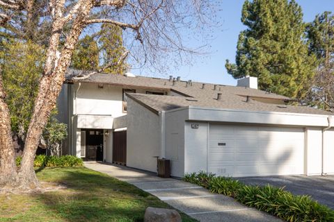 Photo of 2427 Sharon Oaks Drive, Menlo Park, CA 94025 (MLS # ML82034127)