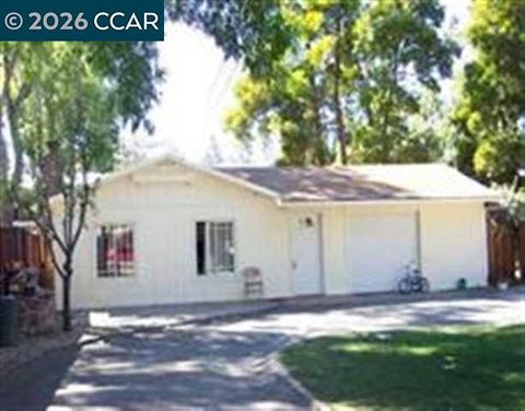 Photo of 1119 Eureka Ln, Concord, CA 94520 (MLS # 41132033)