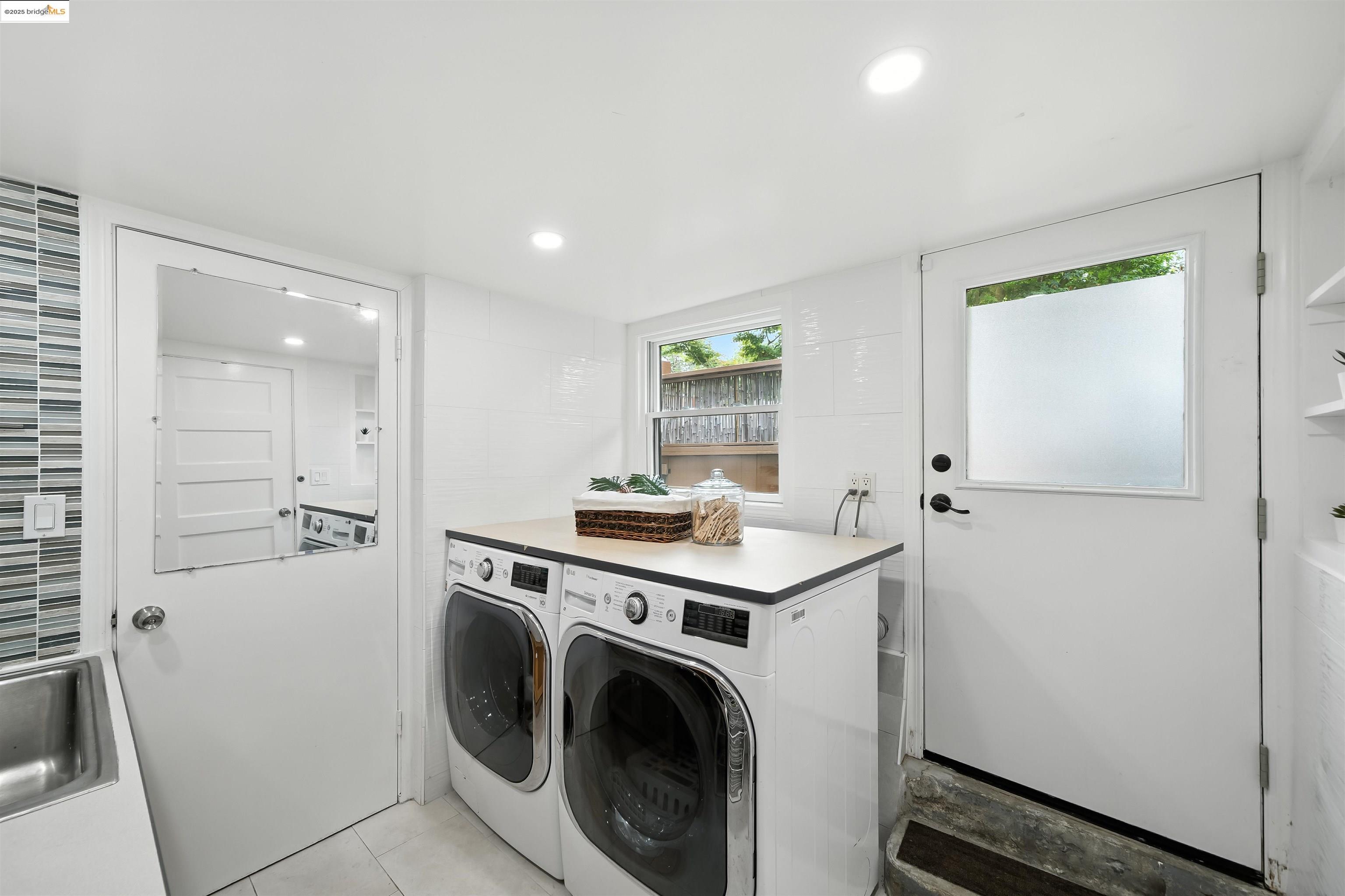 Berkeley, California 94707, United States, 3 Bedrooms Bedrooms, ,2 BathroomsBathrooms,Residential,Active,177245