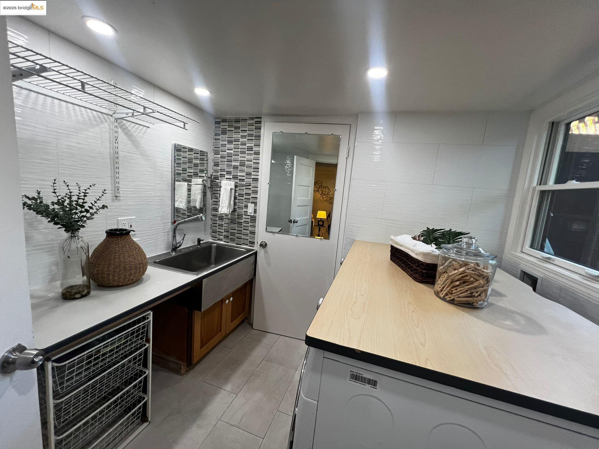 Berkeley, California 94707, United States, 3 Bedrooms Bedrooms, ,2 BathroomsBathrooms,Residential,Active,177245