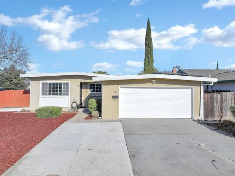 Photo of 301 Springvalley Dr, Vacaville, CA 95687 (MLS # 41119569)