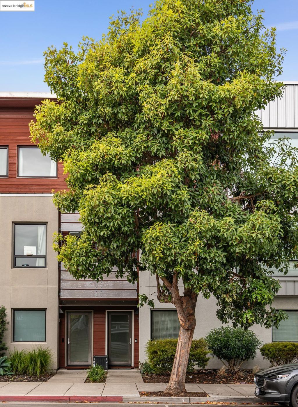 Photo of 1211 Wood St, Oakland, CA 94607 (MLS # 41116202)