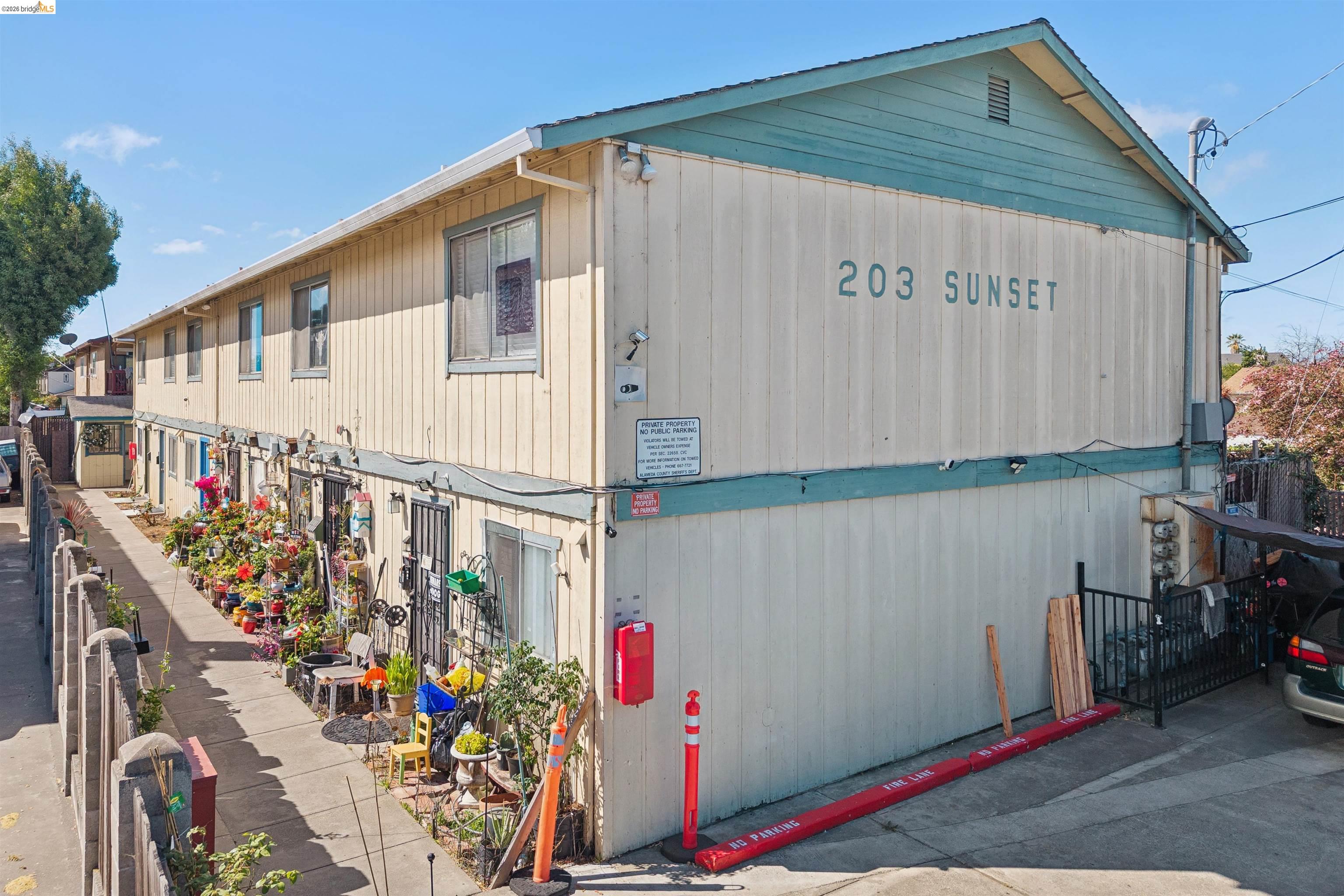 203 Sunset Blvd, Hayward, CA 94541