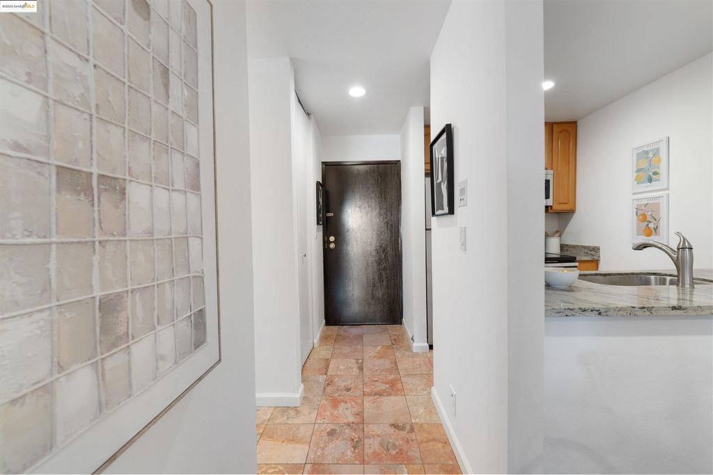 Photo of 288 Whitmore #217, Oakland, CA 94611 (MLS # 41116304)