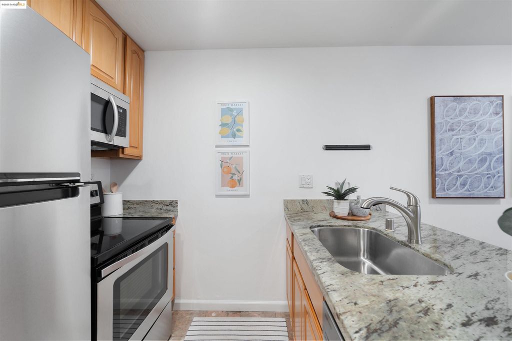 Photo of 288 Whitmore #217, Oakland, CA 94611 (MLS # 41116304)