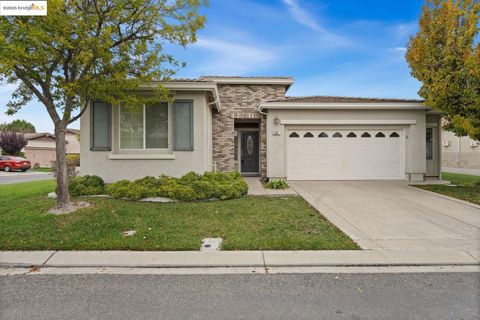 Photo of 501 Marianna Pl, Rio Vista, CA 94571 (MLS # 41119075)