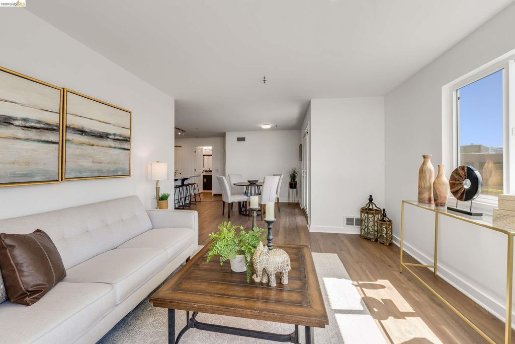 Photo of 6400 Christie Ave #3212, Emeryville, CA 94608 (MLS # 41135426)