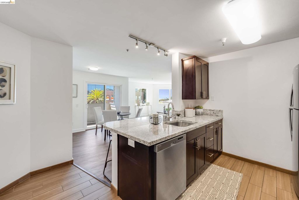 Photo of 6400 Christie Ave #3212, Emeryville, CA 94608 (MLS # 41135426)