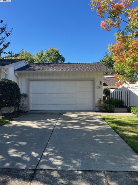 Photo of 515 Rolling Hills Ln, Danville, CA 94526 (MLS # 41119686)