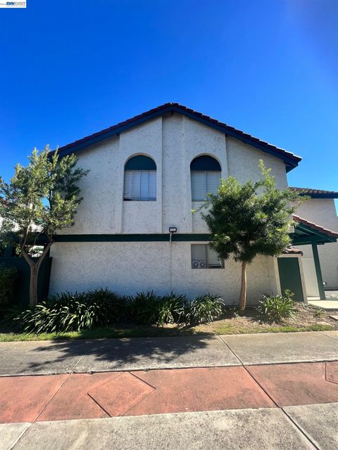 Photo of 396 Hans Way, San Jose, CA 95133 (MLS # 41132914)
