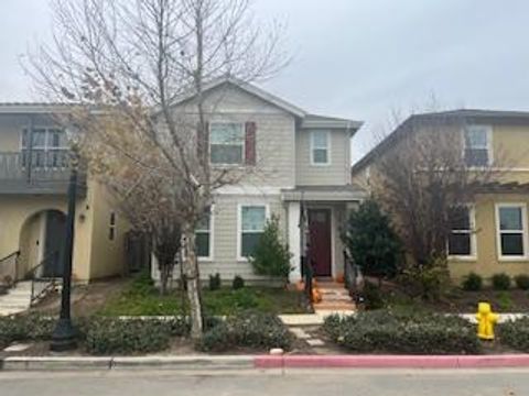 Photo of 148 Ermosa Way, King City, CA 93930 (MLS # ML82036618)