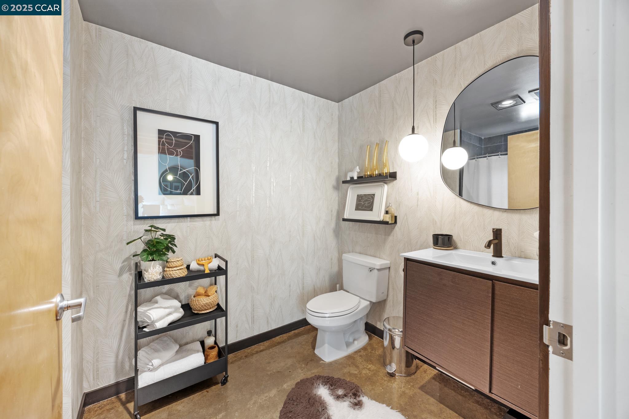 Oakland, California 94601, United States, 2 Bedrooms Bedrooms, ,2 BathroomsBathrooms,Residential,Pending,82924