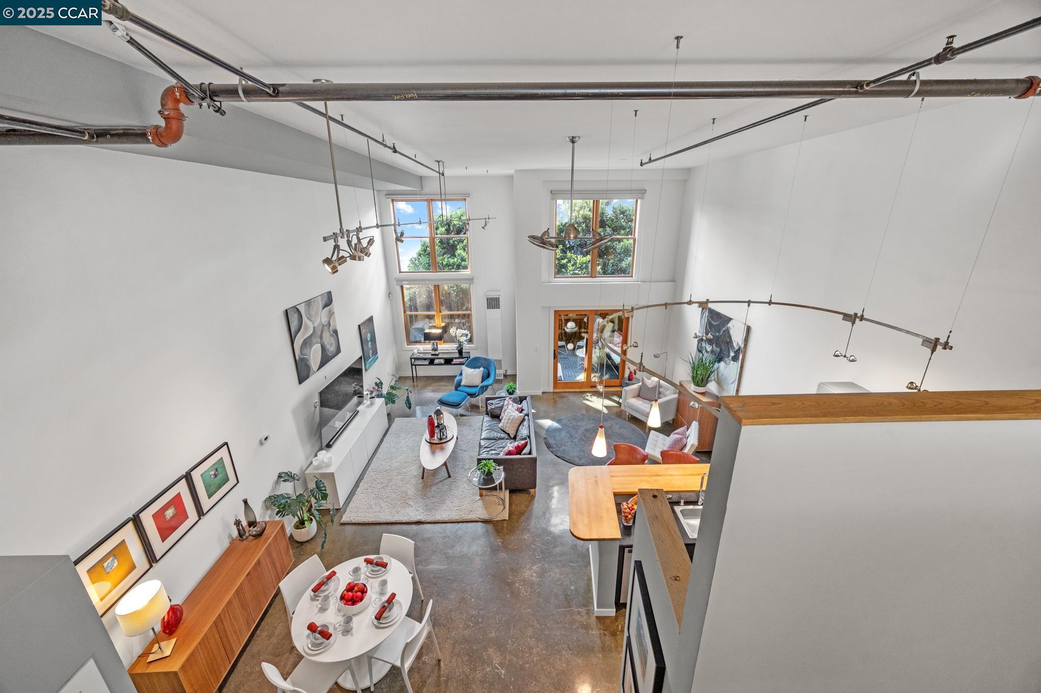 Oakland, California 94601, United States, 2 Bedrooms Bedrooms, ,2 BathroomsBathrooms,Residential,Pending,82924