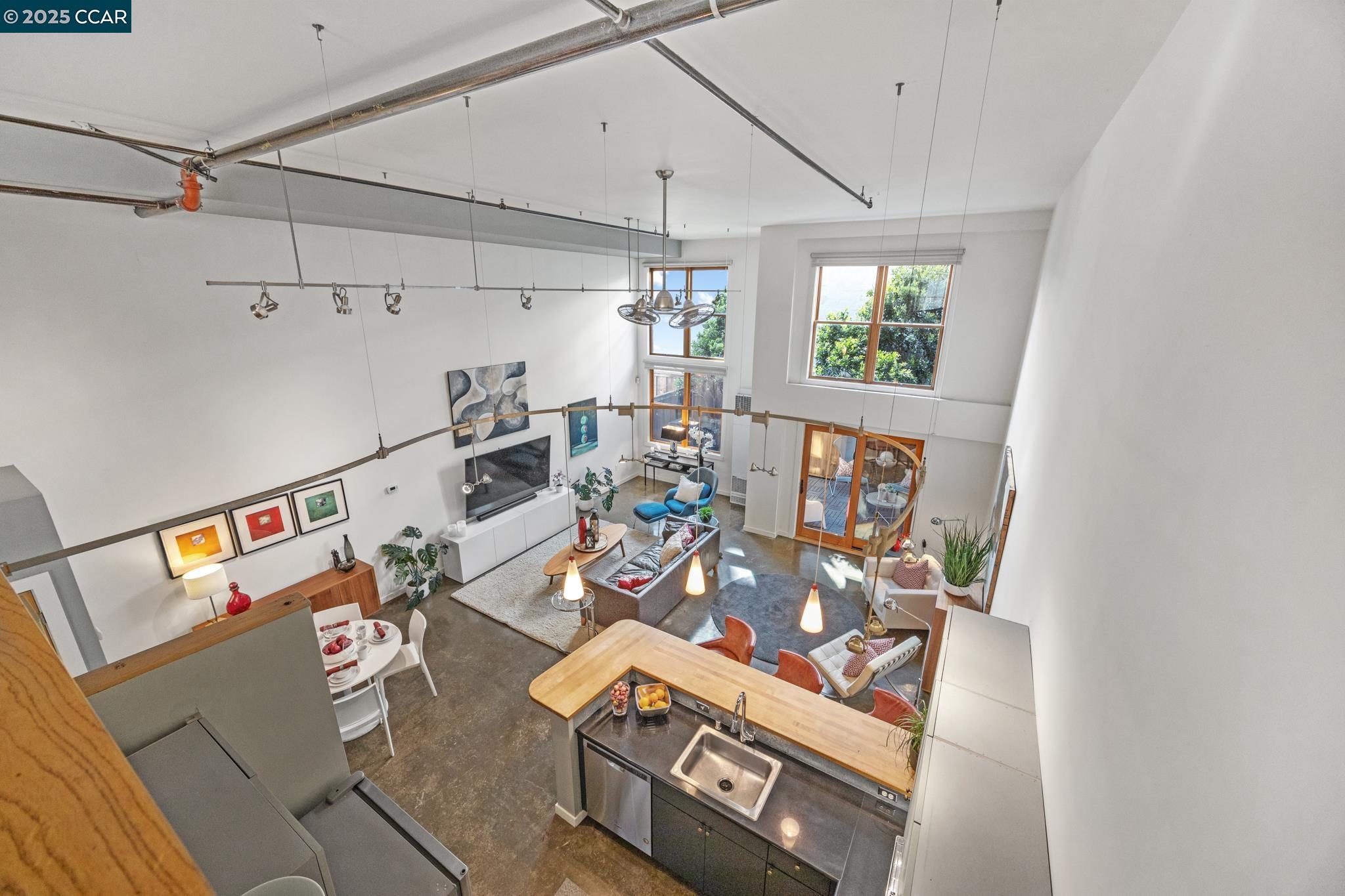 Oakland, California 94601, United States, 2 Bedrooms Bedrooms, ,2 BathroomsBathrooms,Residential,Pending,82924