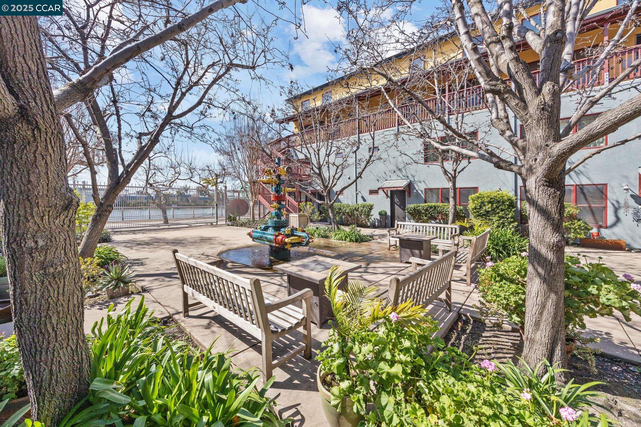 Oakland, California 94601, United States, 2 Bedrooms Bedrooms, ,2 BathroomsBathrooms,Residential,Pending,82924