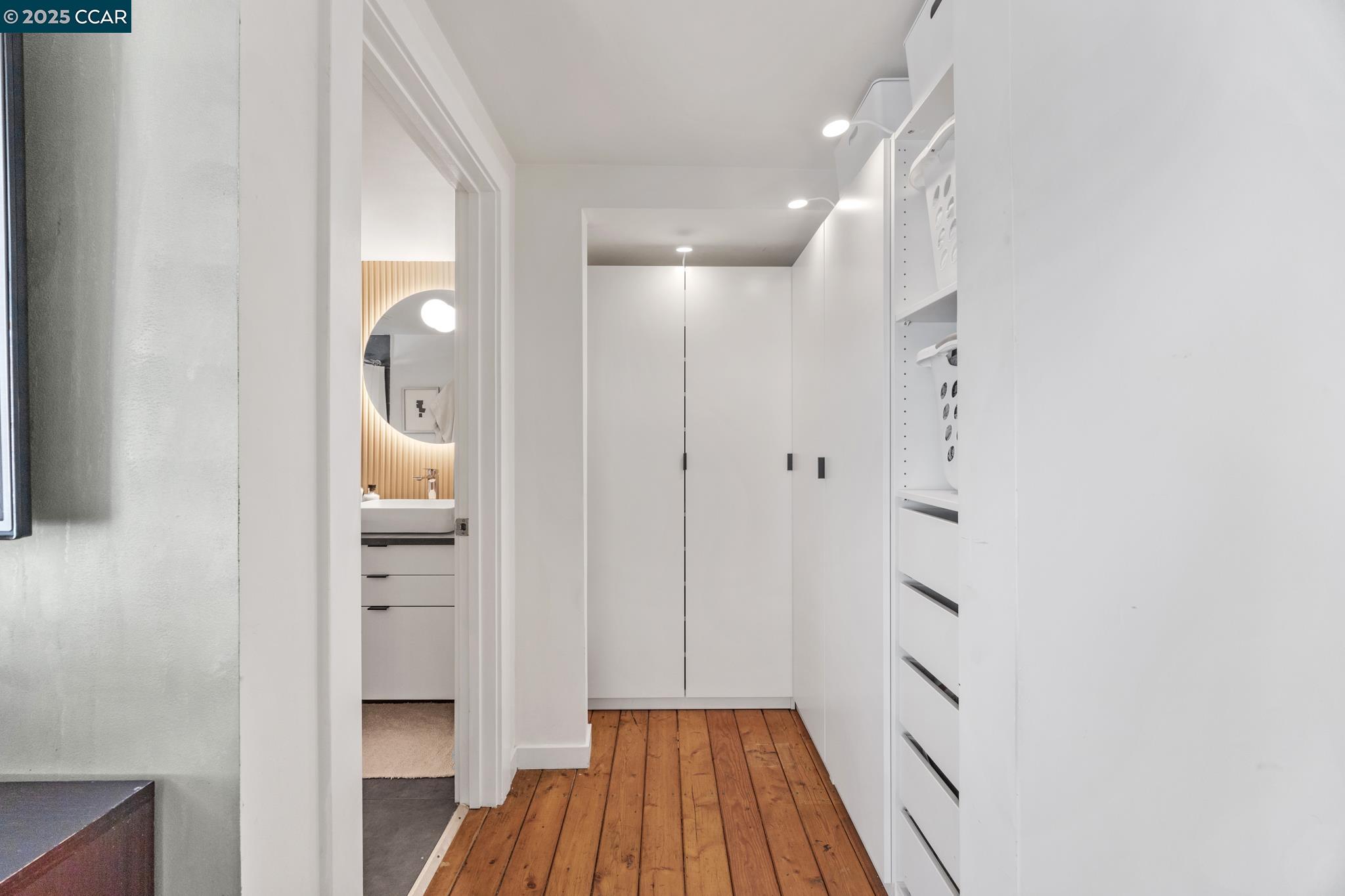 Oakland, California 94601, United States, 2 Bedrooms Bedrooms, ,2 BathroomsBathrooms,Residential,Pending,82924