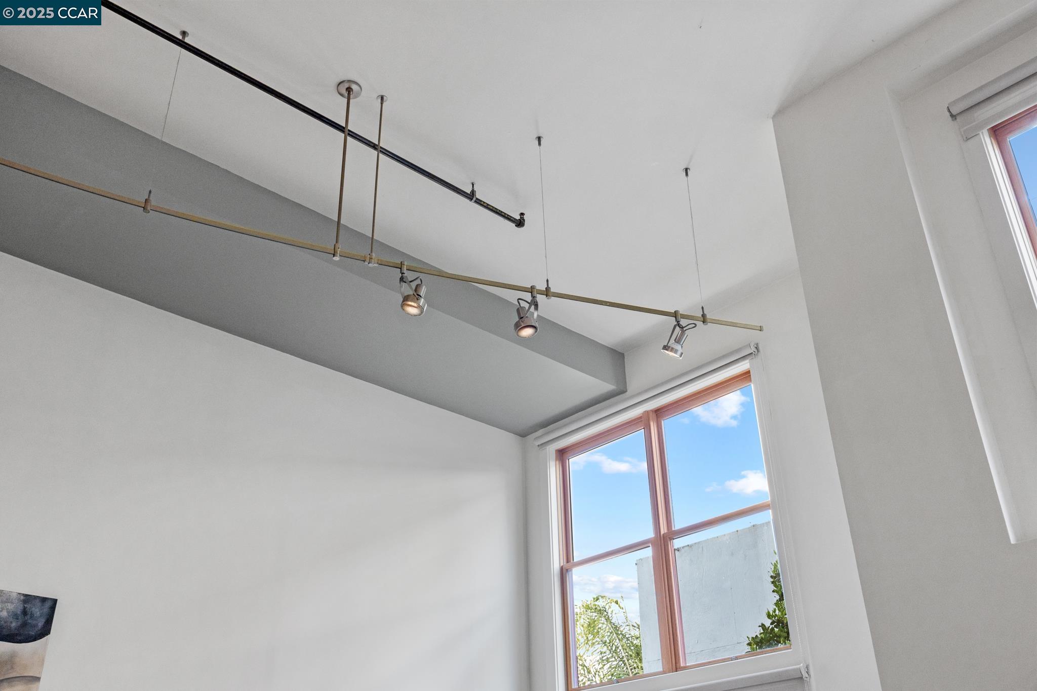 Oakland, California 94601, United States, 2 Bedrooms Bedrooms, ,2 BathroomsBathrooms,Residential,Pending,82924