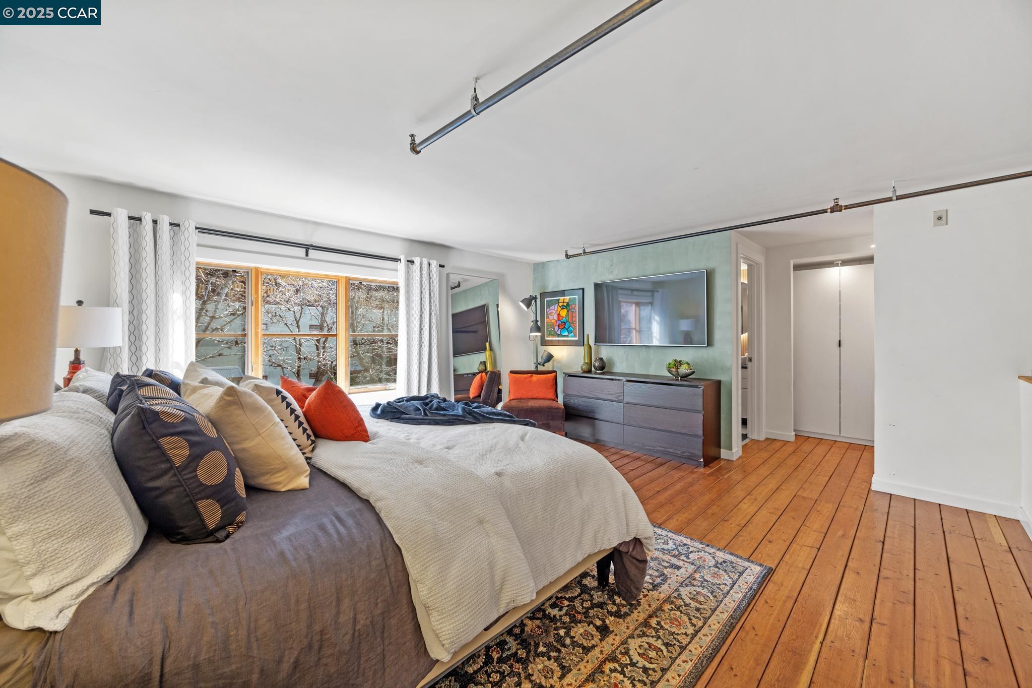 Oakland, California 94601, United States, 2 Bedrooms Bedrooms, ,2 BathroomsBathrooms,Residential,Pending,82924