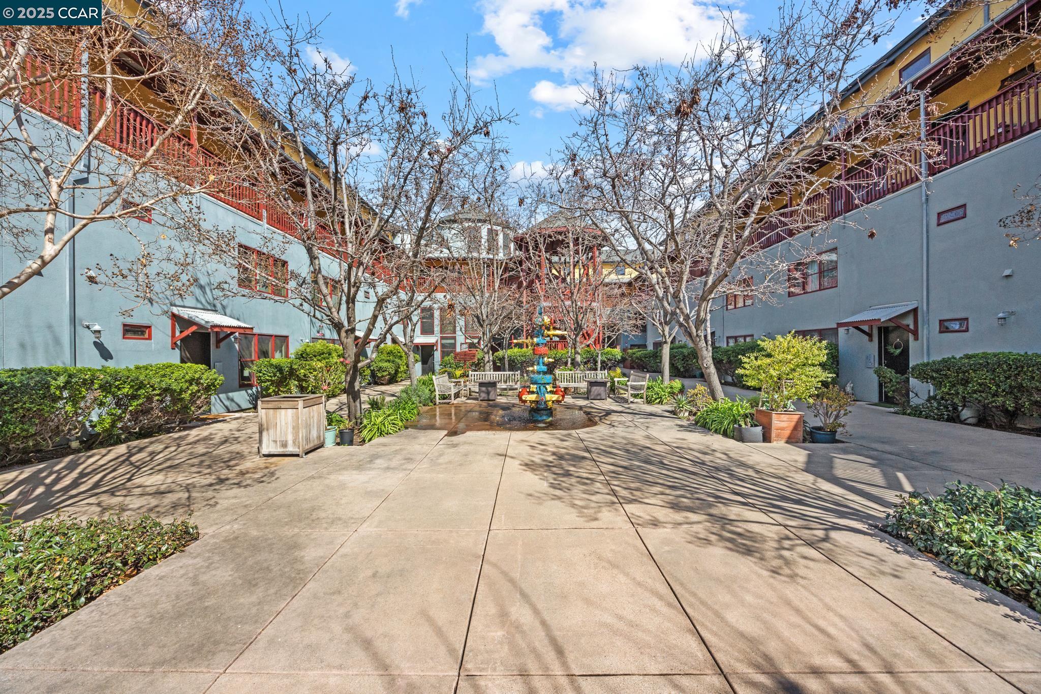 Oakland, California 94601, United States, 2 Bedrooms Bedrooms, ,2 BathroomsBathrooms,Residential,Pending,82924