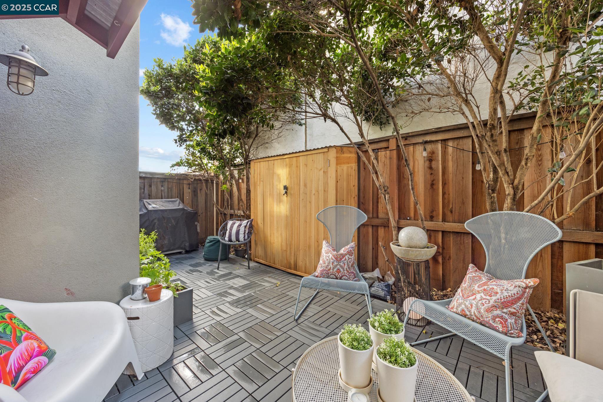 Oakland, California 94601, United States, 2 Bedrooms Bedrooms, ,2 BathroomsBathrooms,Residential,Pending,82924