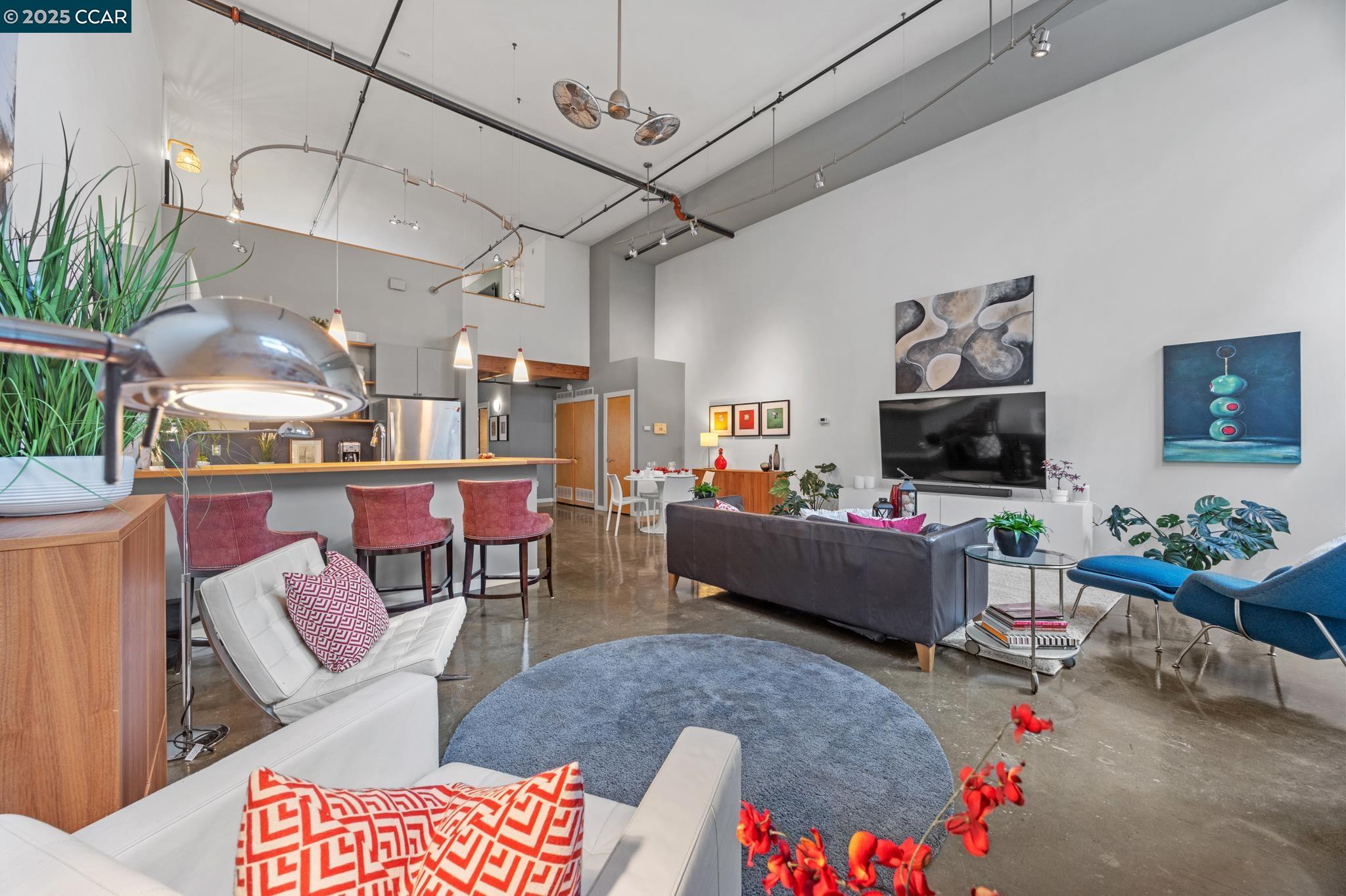 Oakland, California 94601, United States, 2 Bedrooms Bedrooms, ,2 BathroomsBathrooms,Residential,Pending,82924