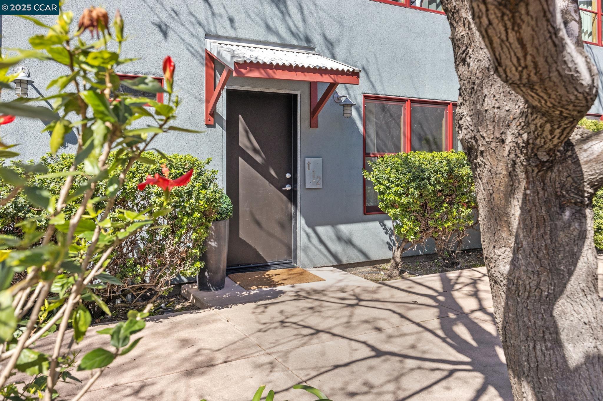 Oakland, California 94601, United States, 2 Bedrooms Bedrooms, ,2 BathroomsBathrooms,Residential,Pending,82924