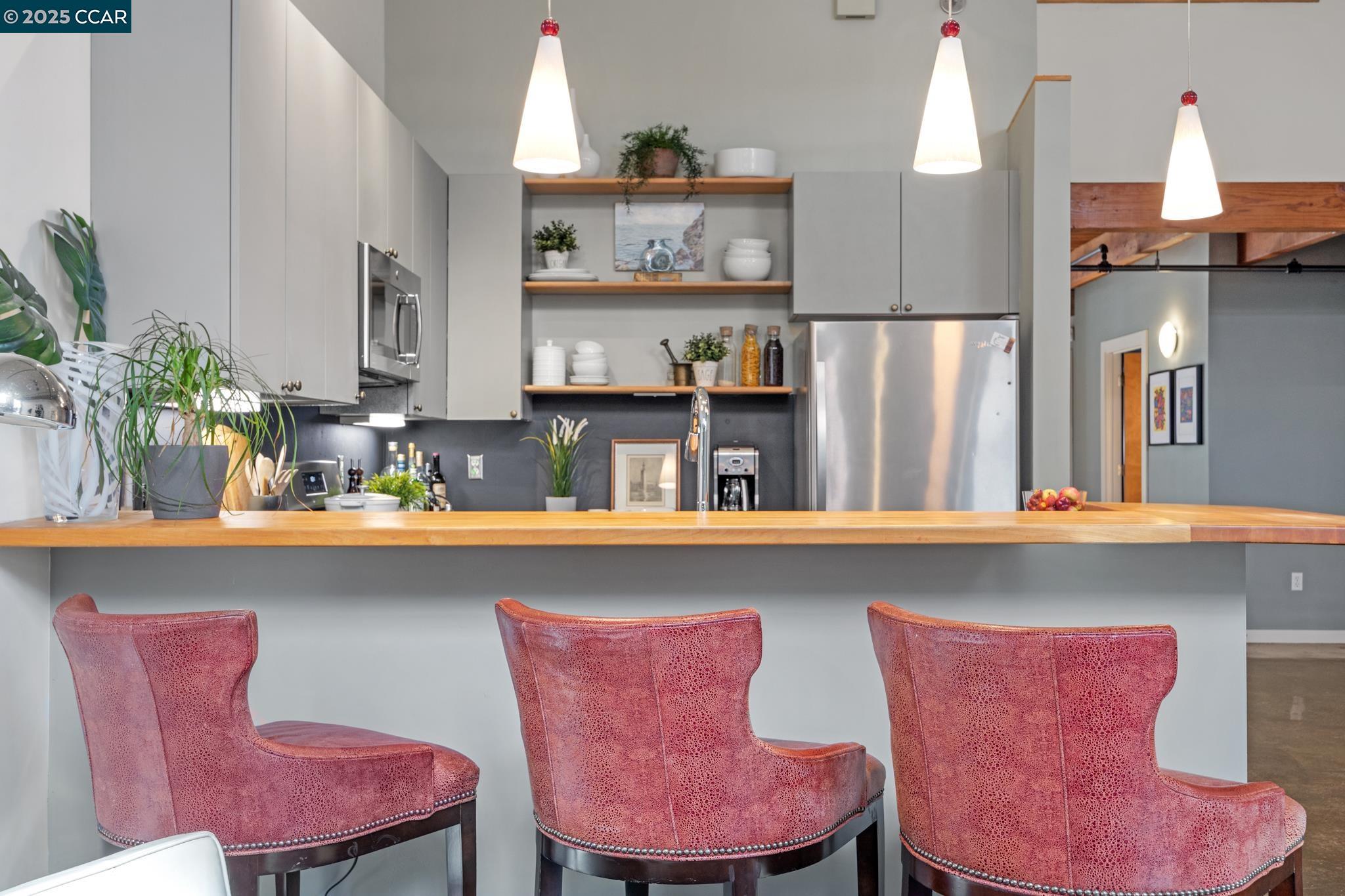 Oakland, California 94601, United States, 2 Bedrooms Bedrooms, ,2 BathroomsBathrooms,Residential,Pending,82924