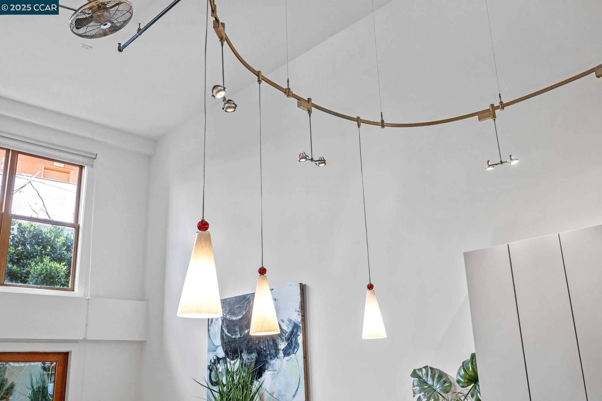 Oakland, California 94601, United States, 2 Bedrooms Bedrooms, ,2 BathroomsBathrooms,Residential,Pending,82924