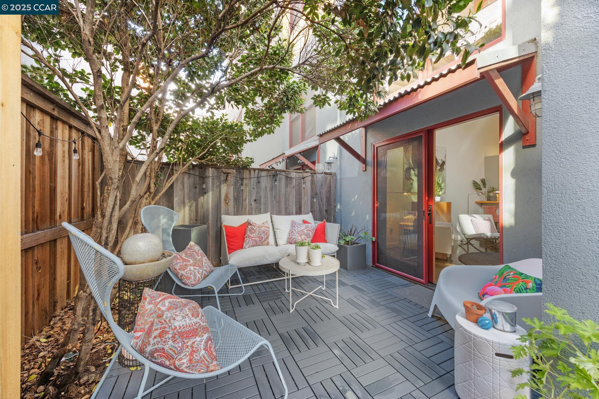 Oakland, California 94601, United States, 2 Bedrooms Bedrooms, ,2 BathroomsBathrooms,Residential,Pending,82924