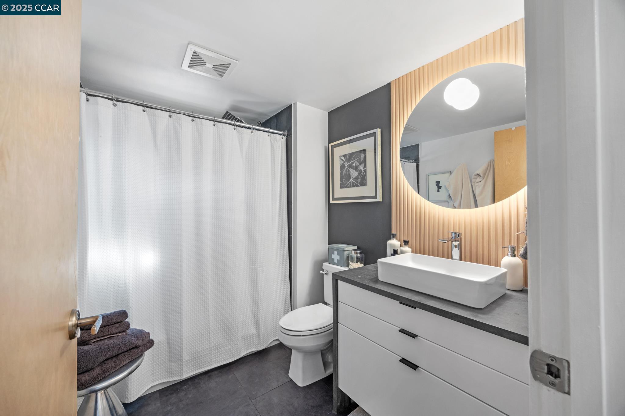 Oakland, California 94601, United States, 2 Bedrooms Bedrooms, ,2 BathroomsBathrooms,Residential,Pending,82924