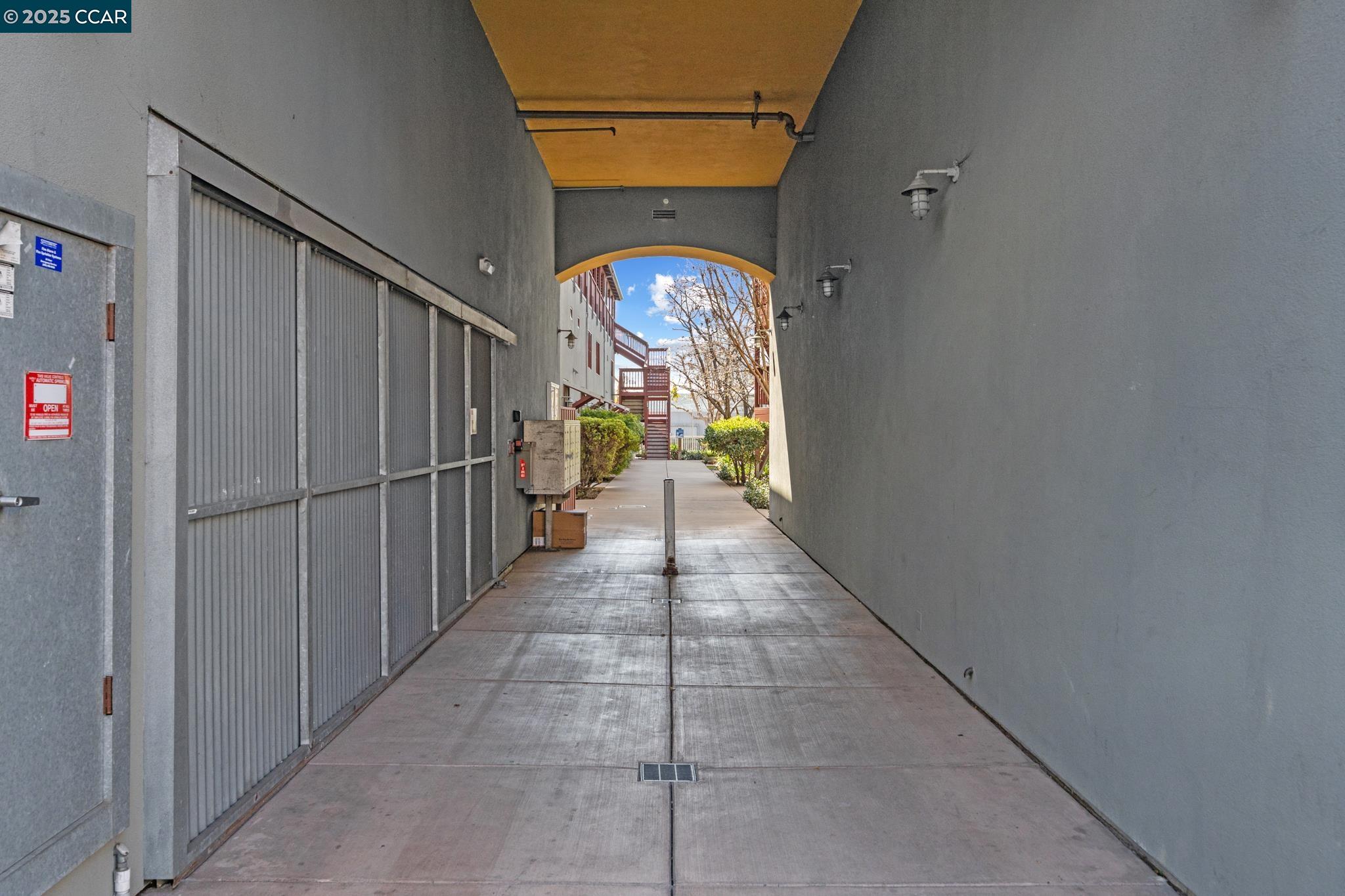 Oakland, California 94601, United States, 2 Bedrooms Bedrooms, ,2 BathroomsBathrooms,Residential,Pending,82924