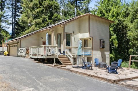 A home in La Honda