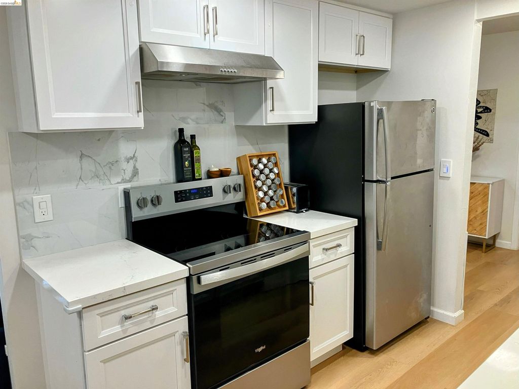 Photo of 8761 Mountain Blvd #11, Oakland, CA 94605 (MLS # 41135137)